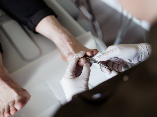 voetenspecialist-miranda-pedicure-behandeling-reumatische-voeten