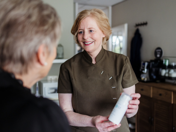 voetenspecialist-miranda-pedicure-behandeling-ouderen-verwaarloosde-voeten