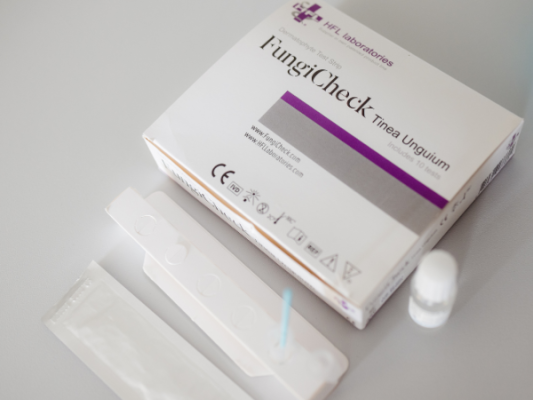 voetenspecialist-miranda-pedicure-behandeling-funghi-check