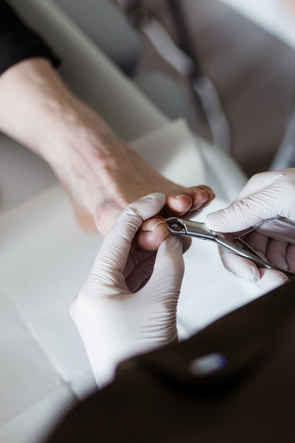 voetenspecialist-miranda-pedicure-behandeling-reumatische-voeten